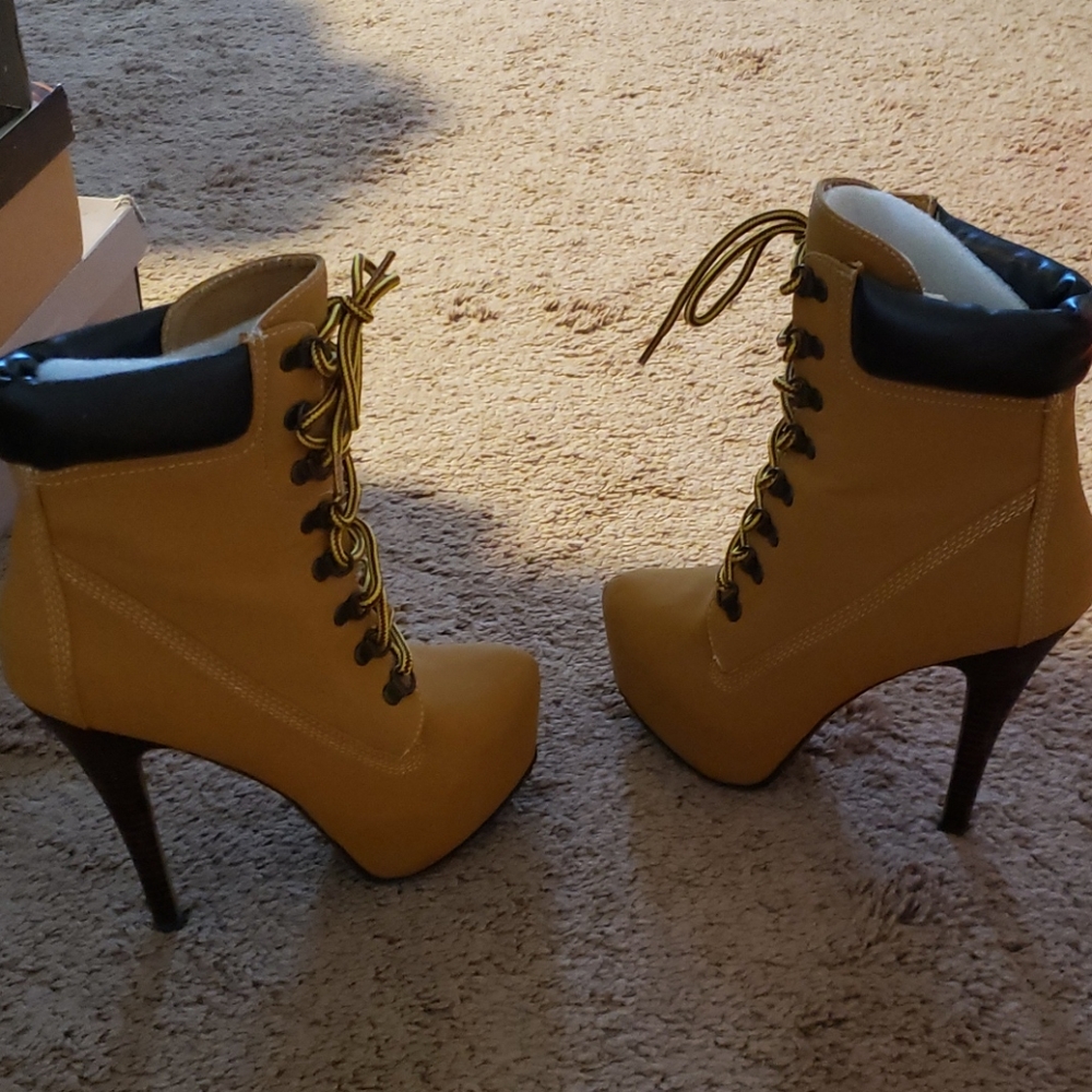 Heeled boots